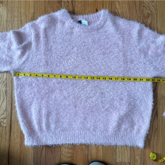 NWOT H&M Fuzzy Knit Sweater - Picture 6 of 7